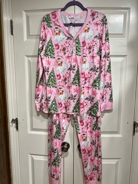 Shirley & Stone Women’s Pink Holiday Pajama Set Size Large NWOT.